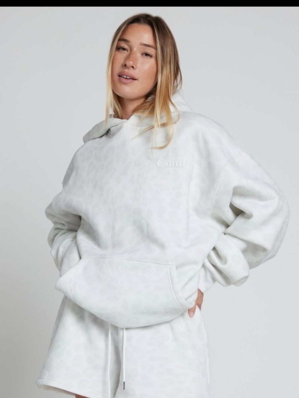 Comfort-Embroidered White Hoodie color is SNOW LEOPARD 🩶🤍 smoke free home